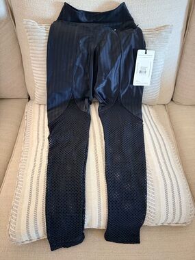 Equilibrium Activewear | Women's Black Performance Mesh Leggings